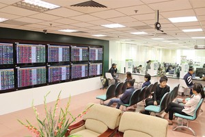 Năm 2013, giao dịch của nhà đầu tư nước ngoài chiếm gần 16% giá trị giao dịch toàn thị trường