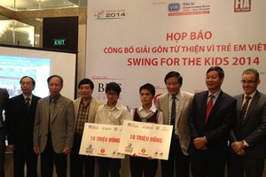 Swing for the Kids thu hút hơn 1 tỷ đồng cho học sinh nghèo vượt khó học giỏi