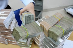 Ế vốn, ngân hàng chủ động tấn công khách hàng