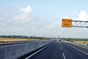 Những năm tới sẽ tập trung xây dựng đường cao tốc ở các vùng kinh tế trọng điểm      