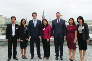 Đoàn công tác của HOSE do Tổng giám đốc Phan Thị Tường Tâm dẫn đầu tới thăm và làm việc với CEO và CFO của Sở GDCK Moscow