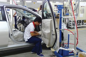 Lắp ráp xe Nissan Sunny tại Nhà máy Nissan Đà Nẵng     