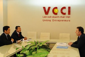 VCCI đề xuất tăng 12% lương tối thiểu