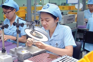 Năm 2013, xuất khẩu các mặt hàng điện tử và linh kiện điện tử của Việt Nam tăng 35% so với năm 2012