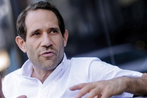 CEO American Apparel bị mất chức vì… quậy