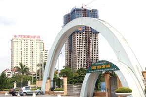 Dự án Khu đô thị Dịch Vọng được đầu tư đồng bộ về hạ tầng, môi trường sống thoáng đãng tiện ích. Mỗi lần sản phẩm được đưa ra thị trường, khách hàng thường phải “săn lùng” và đặt mua từ rất sớm