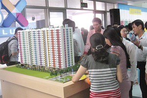 Đông đảo khách hàng tìm hiểu Dự án 8X Plus của Hưng Thịnh tại Triển lãm bất động sản 2014