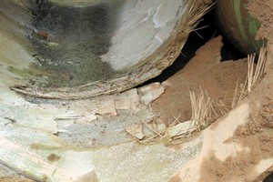 Vinaconex nhận khuyết điểm vỡ ống nước để rồi được giao làm ống mới, chuyện hài?