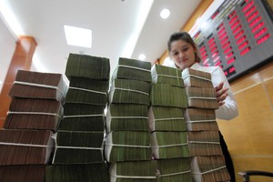 Tại Hà Nội, tổng dư nợ cho vay ước tính tháng 7/2014 đạt gần 927 nghìn tỷ đồng, giảm 2% so tháng 12/2013