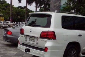 Kiểm soát chặt xe biển Lào