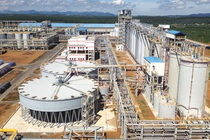 Một góc Nhà máy Alumina Tân Rai