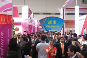 Trong 10 kỳ CAEXPO, gian hàng của Việt Nam luôn thu hút được nhiều khách tham quan