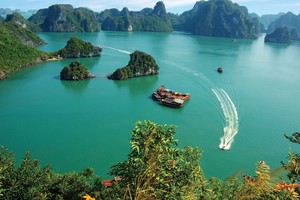 UBND tỉnh Quảng Ninh đang xem xét đề xuất nhượng quyền quản lý Vịnh Hạ Long của Bitexco và Tuần Châu 