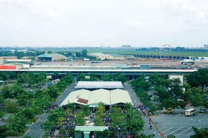 Không chỉ hạn chế về quỹ đất, mà không gian hoạt động bay của Sân bay Tân Sơn Nhất hiện cũng quá tải    