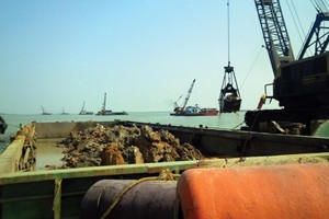 Thi công nạo vét duy tu luồng Soài Rạp