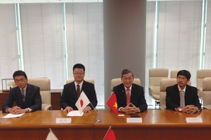 Đại diện SMC, Toami và Hanwa ký kết hợp đồng thành lập Liên doanh SMC Toami
