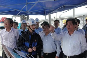 Bộ trưởng Bùi Quang Vinh trao đổi về tiến độ, quy hoạch Cảng Sơn Dương