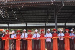 Công ty cổ phần Hồng Hoàng Hồng khánh thành dây chuyền I, công suất 90 triệu viên/năm thuộc nhà máy gạch không nung tại huyện Hòa Vang, thành phố Đà Nẵng