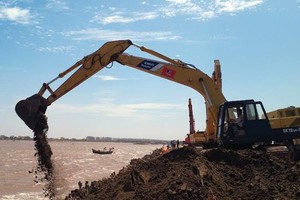 Mới có 2/8 gói thầu xây lắp của Dự án luồng sông Hậu được tổ chức thi công