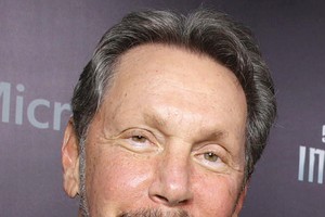 CEO Oracle Larry Ellison tự rời bỏ ngai vàng