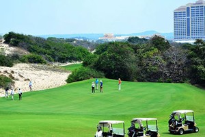 Sân golf The Bluffs Hồ Tràm Strip