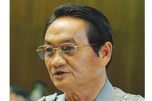 Đại biểu Trần Du Lịch - Đoàn Đại biểu TP. Hồ Chí Minh phản đối gay gắt cách xác lập quyền sở hữu nhà ở mà dự thảo Luật quy định