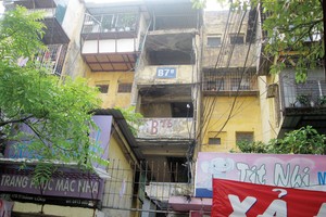 Tòa B7b tập thể Thành Công (Hà Nội) đang chuẩn bị được cải tạo lại - Ảnh: Minh Nhật