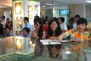 Cá nhân mua nhà ở thương mại tại có tổng giá trị hợp đồng mua bán không vượt quá 1,05 tỷ đồng (không khống chế về diện tích và đơn giá) được ưu đãi lãi suất từ gói tín dụng 30.000 tỷ đồng. Ảnh: Quang Hưng