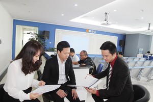 Không chỉ tư vấn, CTCK còn “làm thay” khách hàng không ít loại thủ tục phức tạp, tốn nhiều thời gian