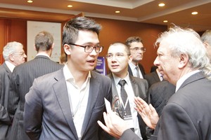 Đại diện cộng đồng doanh nghiệp thảo luận bên lề Diễn đàn VBF - Ảnh: Đức Thanh