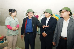 Bộ trưởng Trịnh Đình Dũng thăm nhà ở công nhân Thái Nguyên