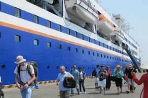 Sau khi nâng cấp, cảng Chân Mây có thể tiếp nhận các tàu du lịch biển tải trọng lớn có sức chở 5.500 khách, dài 362m  như siêu tàu du lịch "Oasis of the Seas".