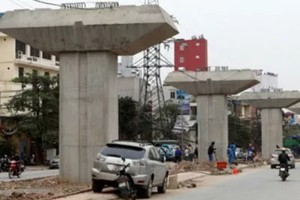 Các hạng mục được thi công trở lại từ ngày 28-1 bao gồm các trụ khu gian, kết cấu phần dưới ga Láng, cầu Sông Nhuệ và đường tránh quốc lộ 6.