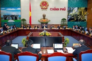 Tại phiên họp Chính phủ, Thủ tướng Nguyễn Tấn Dũng chỉ đạo, không để xảy ra tình trạng thiếu hàng, sốt giá
