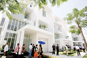 Để hấp dẫn nhà đầu tư ngoại, tính minh bạch của thị trường bất động sản Việt Nam cần tiếp tục cải thiện - Ảnh: Lê Toàn