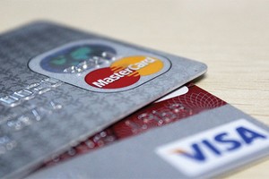 Lãi suất tiêu dùng qua thẻ tín dụng của các NHTM hiện nay vào khoảng 35 - 40%/năm
