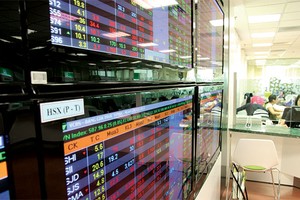 Thị trường nóng lòng chờ HOSE thay đổi cách tính VN-Index, tương tự như cách làm của HNX