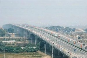 Cầu Thanh Trì trên địa bàn Hà Nội, một công trình được xây dựng bằng vốn ODA