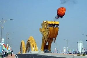 Cầu Rồng là một trong các dự án tại Việt Nam có sự tham gia của Louis Berger. Ảnh: Nguyễn Đông