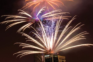 Trình diễn pháo hoa tại Tháp Bitexco Financial Tower