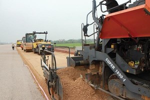 Dự án Đường ô tô cao tốc Hà Nội - Hải Phòng bị đánh giá là rủi ro về nguồn thu. Ảnh: Đức Thanh