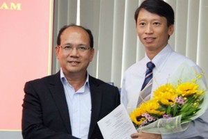 Ông Trần Hồng Nam (áo trắng), Phó tổng giám đốc Công ty Điều hành Dầu khí Biển Đông (Biendong POC) nhận nhiệm vụ phụ trách Biendong POC