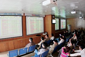 Áp lực công việc trong ngành chứng khoán rất lớn, do thị trường biến động nhanh và mạnh