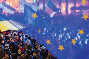 Tạm quên Hy Lạp,  châu Âu nên “lo lắng” về Ukraine