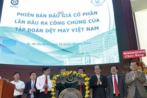 Đợt IPO của Vinatex đã thu hút hai tập đoàn kinh tế tư nhân là Vingroup và Tập đoàn Đầu tư Phát triển Việt Nam