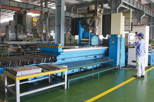 Trong nhiều trường hợp, công ty đại chúng là các DNNN cổ phần hóa, nên cách thức kinh doanh vẫn mang hơi hướng của DNNN