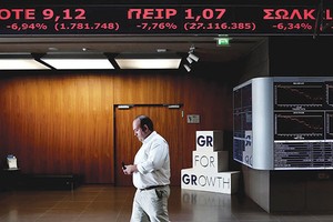 Chứng khoán Hy Lạp  mong manh trong cơn bão nợ