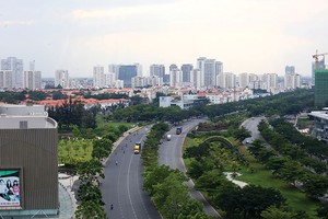 Những ngày nắng chang chang, người ta mới thực sự thấy quý những mảng xanh - Ảnh: Lê Toàn