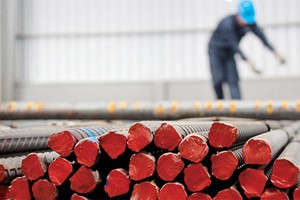 Phân tích ngành: Ngành sắt thép cạnh tranh khốc liệt năm 2015