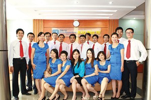 Từ năm 2007, đội ngũ làm Báo Đầu tư Chứng khoán liên tục được bổ sung, hiện có gần 30 nhân sự chuyên trách trong Tòa soạn Báo Đầu tư có gần 200 nhân sự